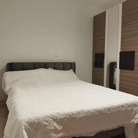 Neu Renoviert Und Kostenlose Parkplatze Rum i privatbostad