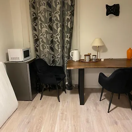 Neu Renoviert Und Kostenlose Parkplatze Rum i privatbostad München