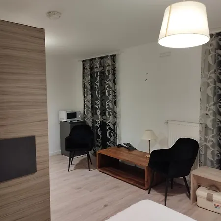 Rum i privatbostad Neu Renoviert Und Kostenlose Parkplatze *